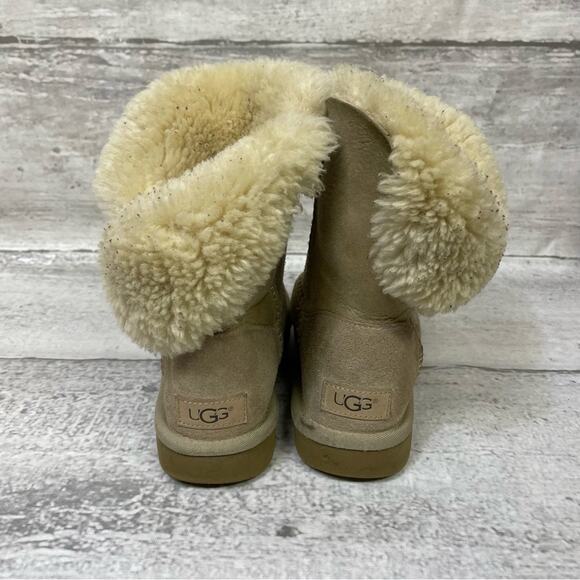 UGG Australia Short Boots Sz 6 Sheepskin Fold Over Boot Tan Cream Winter - Picture 2 of 7